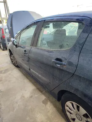 Foto de PUERTA TRASERA IZQUIERDA PEUGEOT 308 1.6 16V (120 CV / 88 KW) referencia 9006L7
