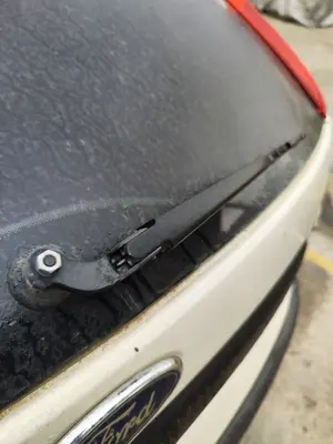 Foto de BRAZO LIMPIA TRASERO FORD FOCUS BERLINA (CAP) 1.6 TDCi CAT (90 CV / 66 KW)