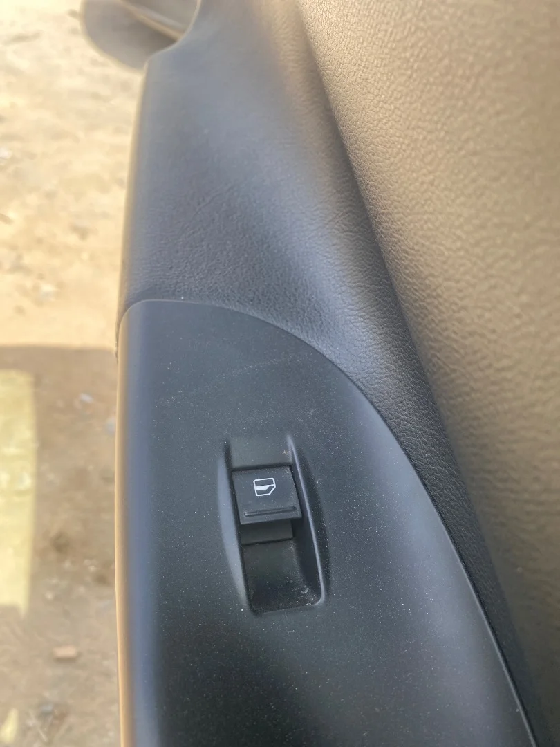 Foto de MANDO ELEVALUNAS TRASERO IZQUIERDO VOLKSWAGEN PASSAT VARIANT (3C5) 2.0 TDI DPF (170 CV / 125 KW)