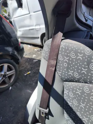 Foto de CINTURON SEGURIDAD TRASERO DERECHO CHEVROLET MATIZ 0.8 CAT (52 CV / 38 KW)