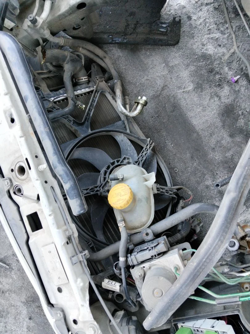 Foto de ELECTROVENTILADOR OPEL CORSA C 1.2 16V CAT (Z 12 XE / LW4) (75 CV / 55 KW)