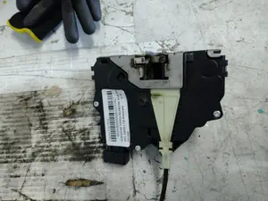 Foto de CERRADURA PUERTA DELANTERA DERECHA OPEL CORSA E 1.4  (90 CV / 66 KW) referencia 13431840