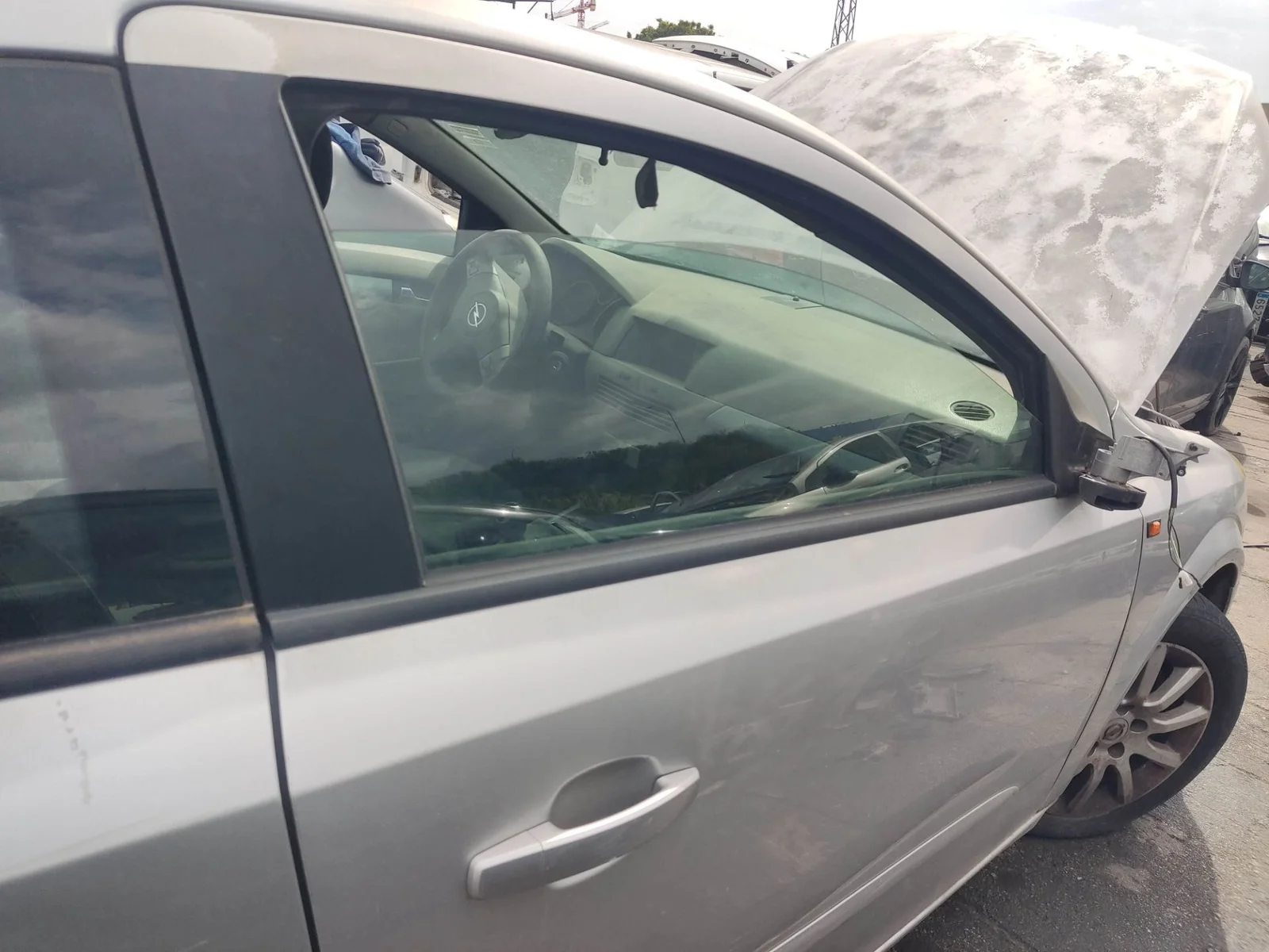 Foto de LUNA DELANTERA DERECHA OPEL ASTRA H GTC 1.3 16V CDTI CAT (Z 13 DTH / L4I) (90 CV / 66 KW) referencia 93183613