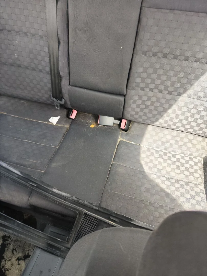 Foto de ENGANCHE CINTURON TRASERO DERECHO AUDI A6 BERLINA (4B2) 2.5 V6 24V TDI (180 CV / 132 KW)