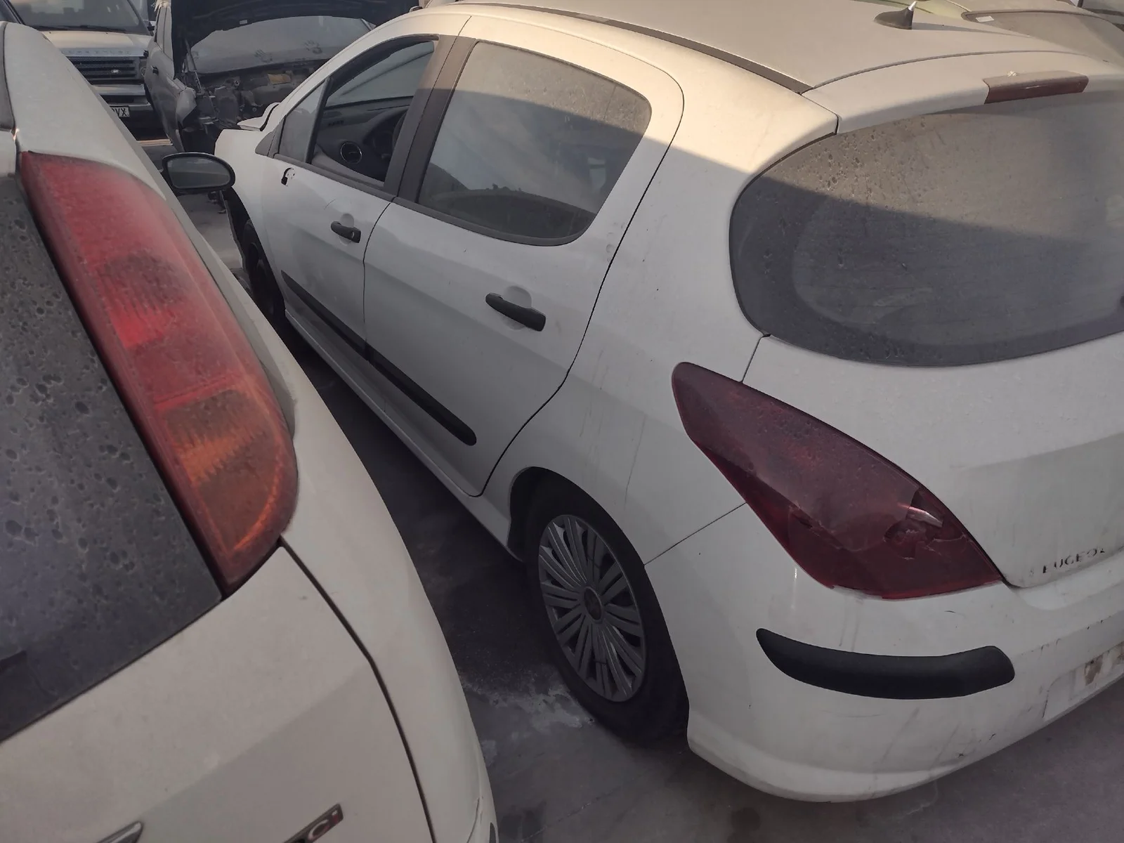 Foto de PUERTA TRASERA IZQUIERDA PEUGEOT 308 1.6 16V HDi FAP (92 CV / 68 KW) referencia 9006L7