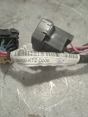 Foto de CAJA RELES / FUSIBLES HONDA FES /SH /SES /DYLAN /PS 125 125 cm3 - 10 kW G-CAT (14 CV / 10 KW) referencia 38200-KTZ-D000 foto 3