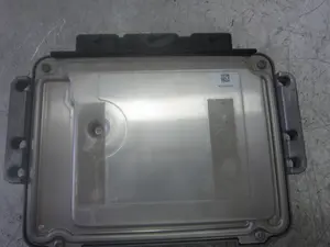 Foto de CENTRALITA MOTOR UCE PEUGEOT 407 1.6 HDi FAP CAT (9HZ / DV6TED4) (109 CV / 80 KW) referencia 9664843780 foto 3