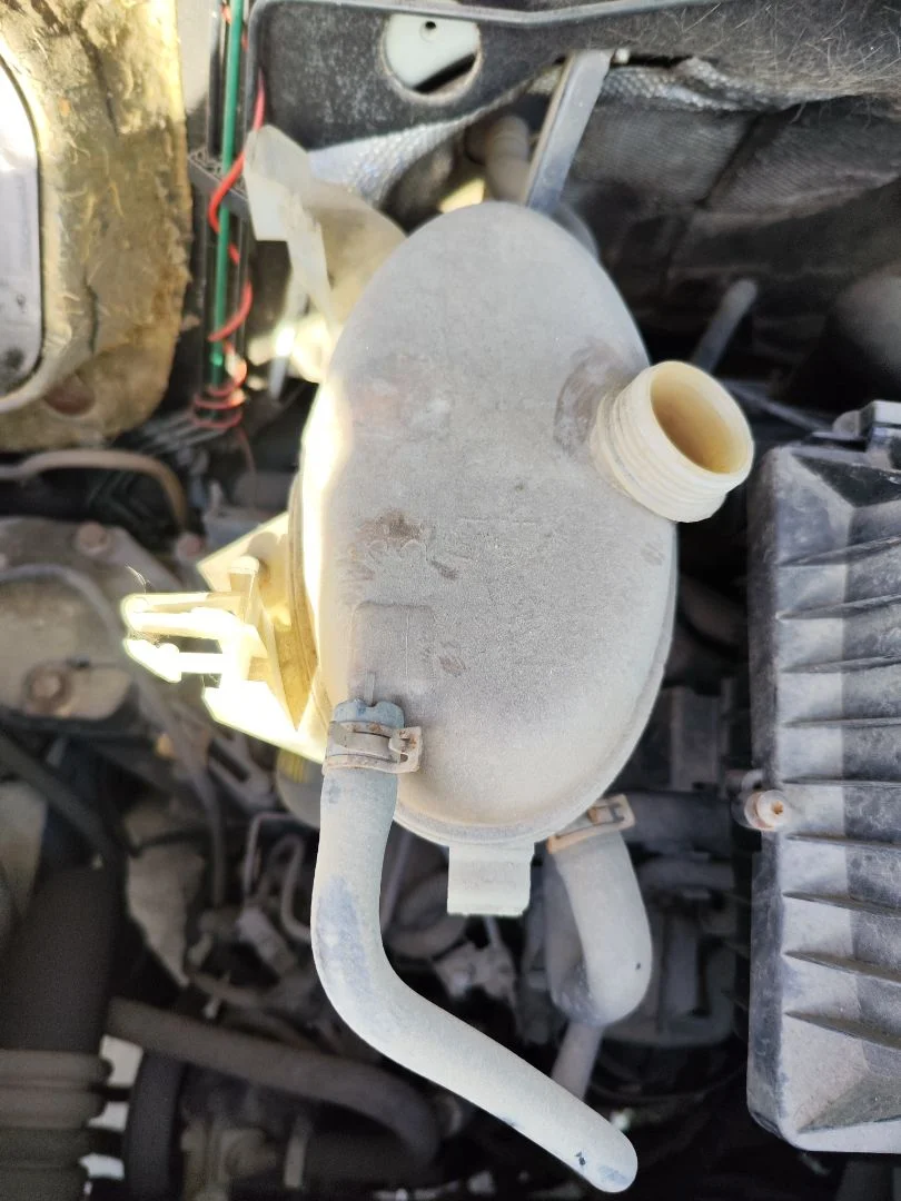 Foto de DEPOSITO EXPANSION NISSAN INTERSTAR (X70) 2.5 dCi Diesel CAT (114 CV / 84 KW)