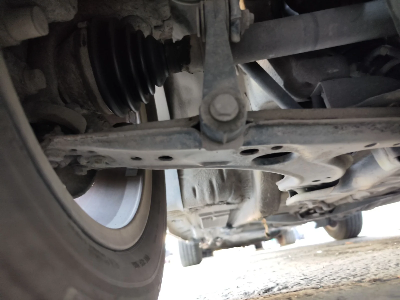 Foto de BRAZO SUSPENSION DELANTERO DERECHO VOLKSWAGEN GOLF IV BERLINA (1J1)(10.1997) 1.9 TDI (131 CV / 96 KW)