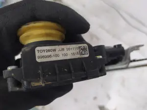 Foto de ELEVALUNAS DELANTERO DERECHO TOYOTA COROLLA VERSO (R1) 2.2 Turbodiesel CAT (136 CV / 100 KW) referencia 997250101 foto 5