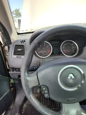 Foto de VOLANTE RENAULT MEGANE II COUPE/CABRIO 1.5 dCi Diesel (106 CV / 78 KW) referencia 484005500R foto 3