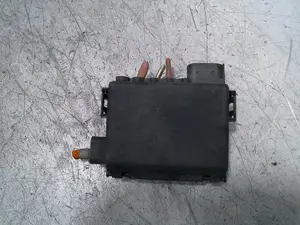 Foto de CAJA RELES / FUSIBLES AUDI A3 (8L) 1.9 TDI (101 CV / 74 KW) referencia 1J0937550