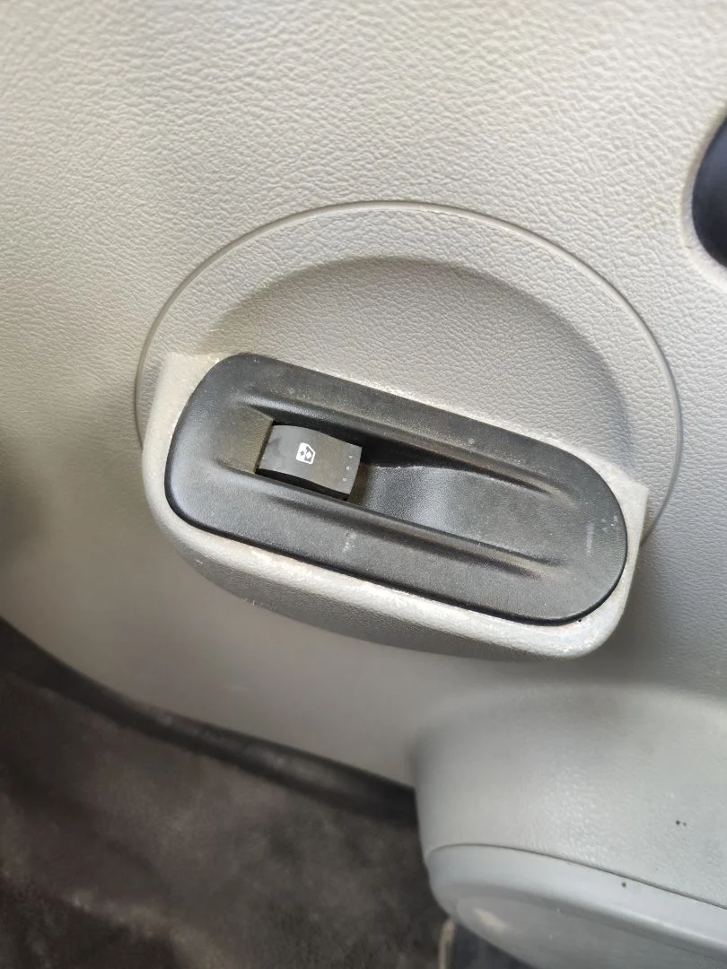 Foto de MANDO ELEVALUNAS DELANTERO DERECHO NISSAN INTERSTAR (X70) 2.5 dCi Diesel CAT (114 CV / 84 KW)