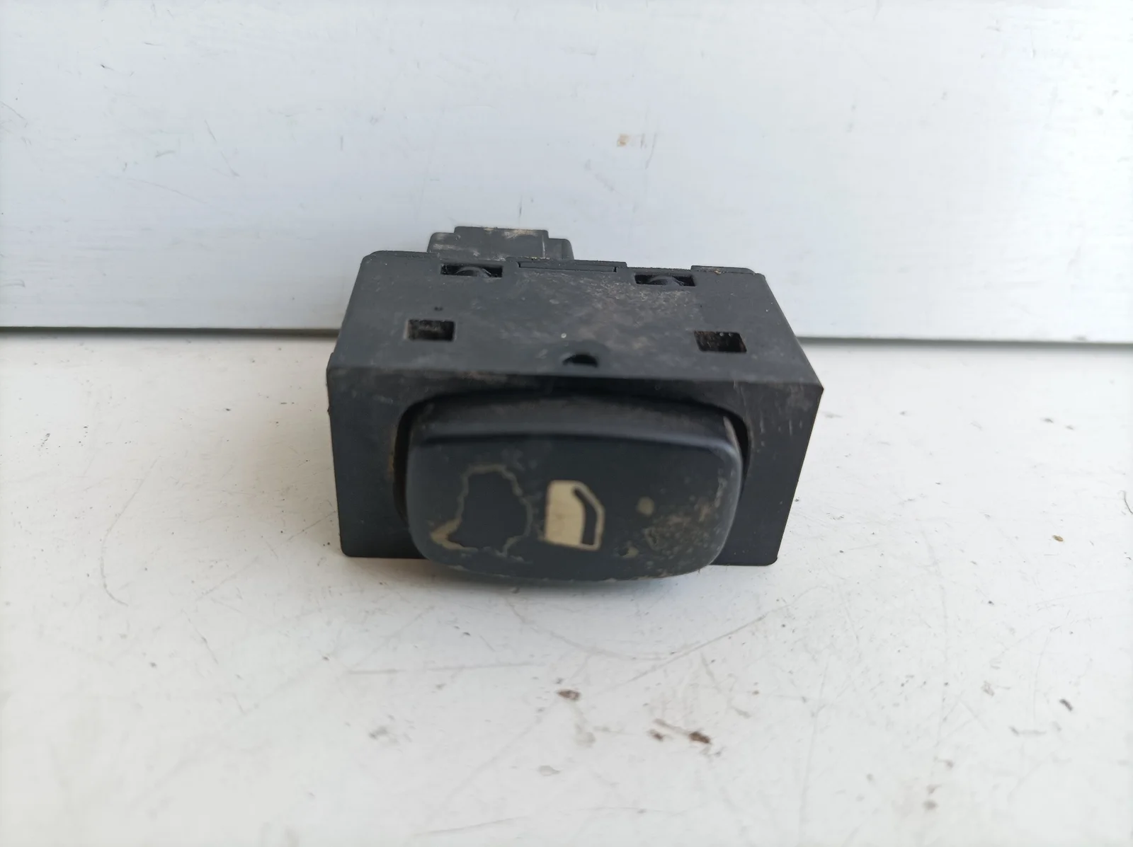 Foto de MANDO ELEVALUNAS TRASERO IZQUIERDO PEUGEOT 407 SW referencia 96360166XT
