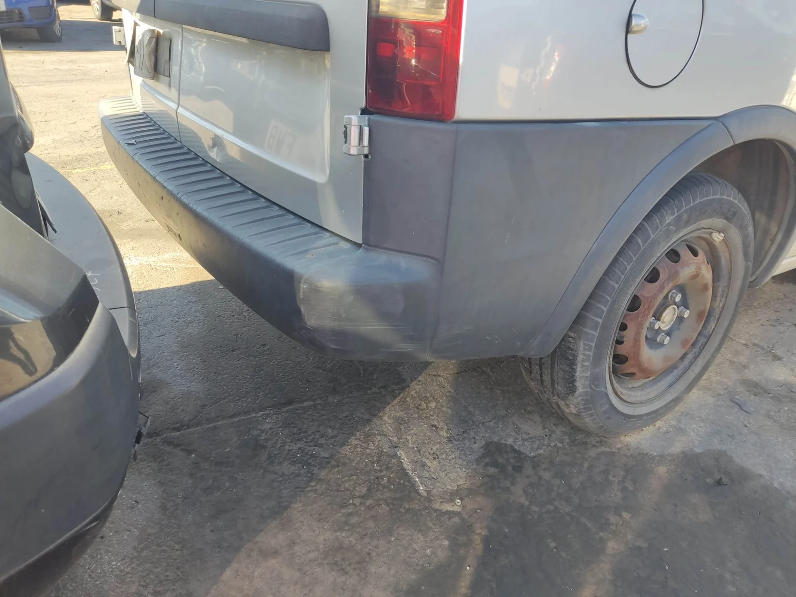 Foto de PARAGOLPES TRASERO OPEL COMBO (CORSA C) 1.7 16V DI CAT (Y 17 DTL / LK8) (65 CV / 48 KW)
