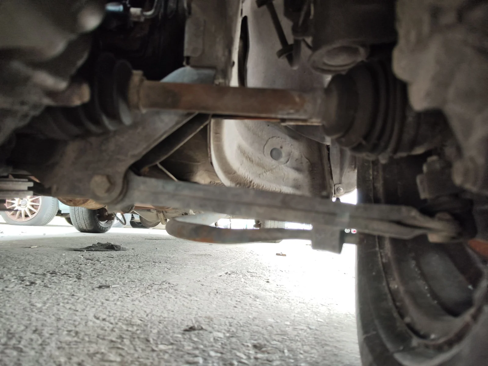 Foto de BRAZO SUSPENSION DELANTERO IZQUIERDO FIAT I DOBLÒ (119) 1.9 JTD CAT (105 CV / 77 KW)