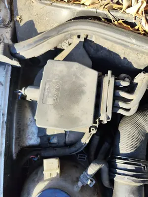Foto de CAJA PRECALENTAMIENTO SEAT CORDOBA BERLINA (6L2) 1.9 TDI (131 CV / 96 KW)