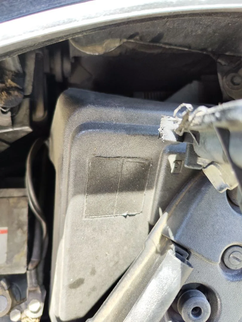 Foto de CAJA RELES / FUSIBLES RENAULT SCENIC II (JM) 1.9 dCi Diesel (120 CV / 88 KW)
