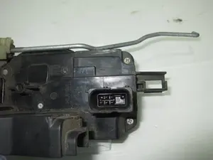 Foto de CERRADURA PUERTA DELANTERA DERECHA OPEL VECTRA C BERLINA 1.9 16V CDTI CAT (Z 19 DTH / LRD) (150 CV / 110 KW) referencia 13210765 foto 5