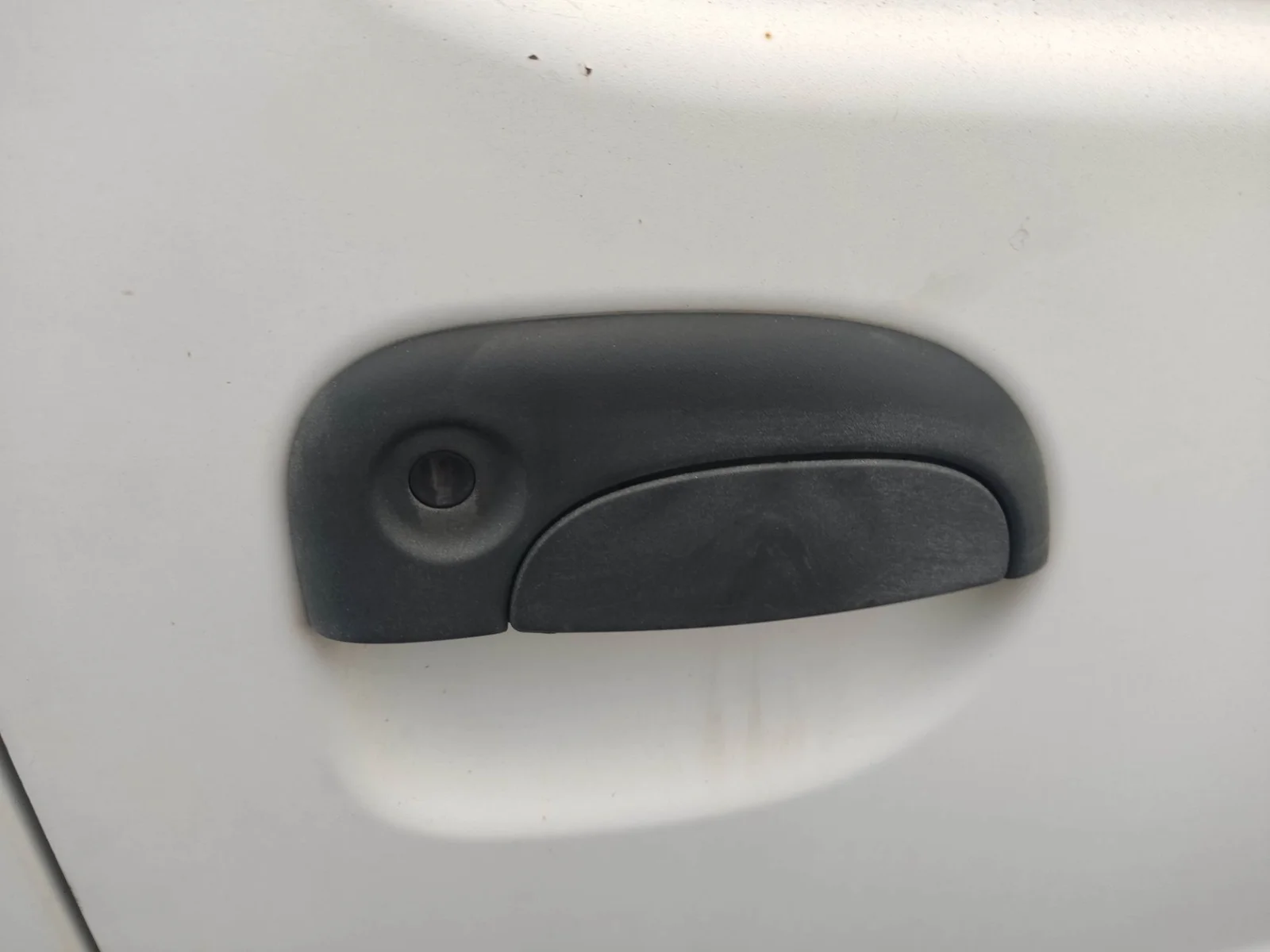 Foto de MANETA EXTERIOR DELANTERA DERECHA RENAULT KANGOO I (F/KC0) 1.2 (58 CV / 43 KW) referencia 8200107368