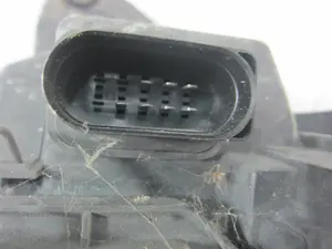 Foto de FARO DERECHO FORD FOCUS BERLINA (CAK) 1.8 TDCi Turbodiesel CAT (116 CV / 85 KW) referencia 2M5113W029BE foto 3