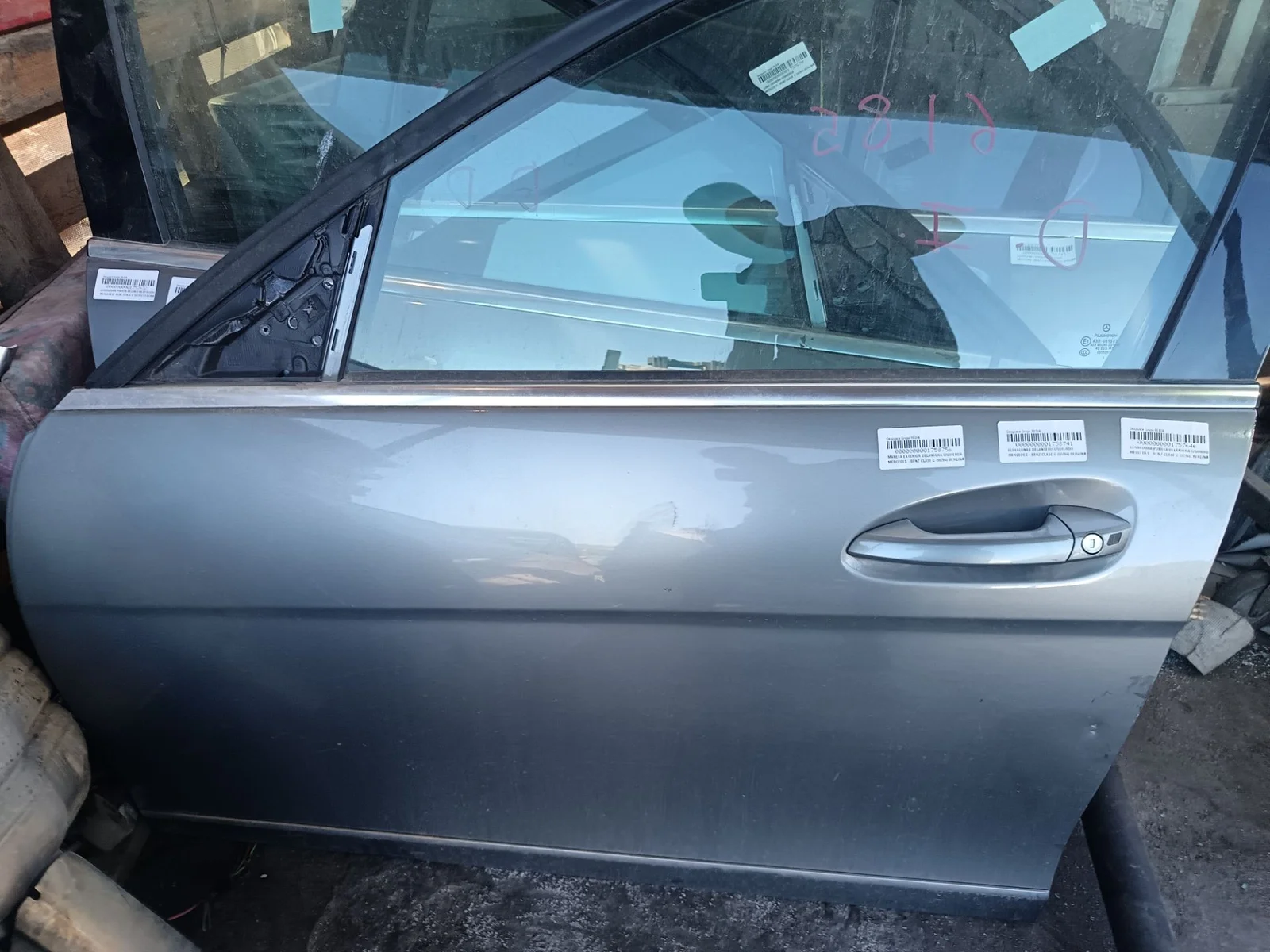 Foto de PUERTA DELANTERA IZQUIERDA MERCEDES-BENZ CLASE C (BM 204) BERLINA 3.0 V6 CAT (231 CV / 170 KW)