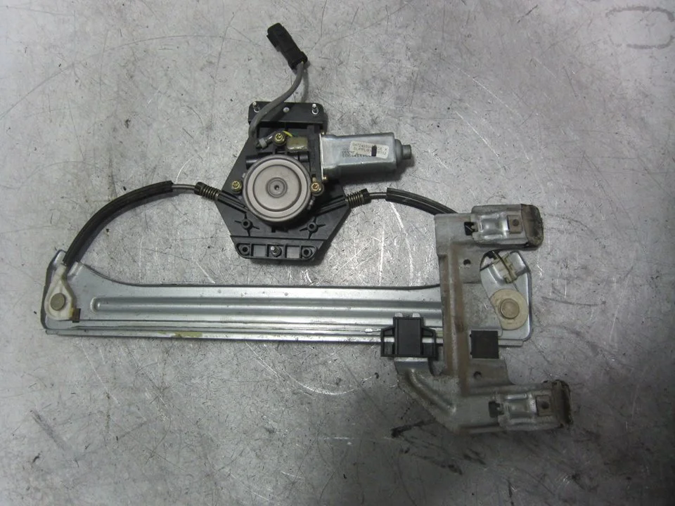 Foto de ELEVALUNAS TRASERO IZQUIERDO CHRYSLER PT CRUISER 2.0 16V CAT (141 CV / 104 KW) referencia 04724559A
