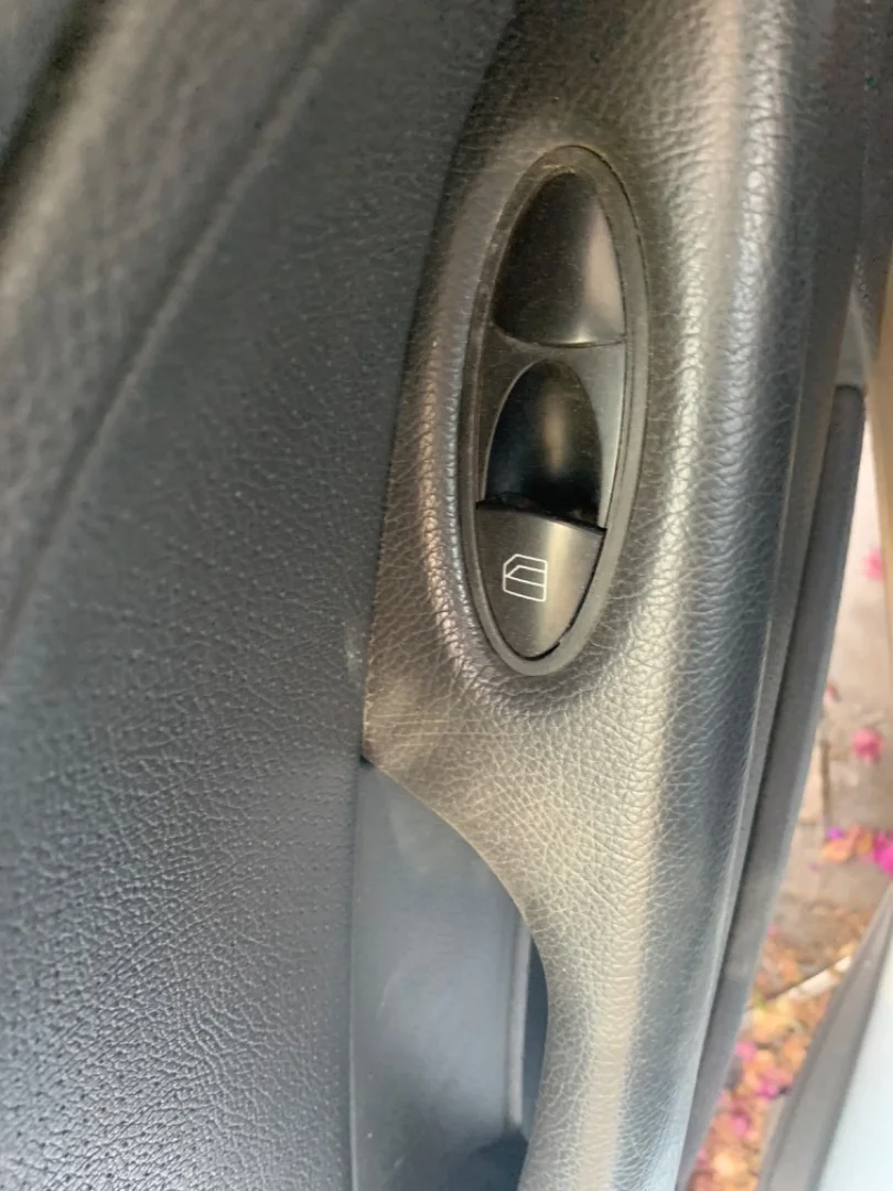 Foto de MANDO ELEVALUNAS TRASERO IZQUIERDO MERCEDES-BENZ CLASE E (BM 211) BERLINA 2.7 CDI CAT (177 CV / 130 KW)