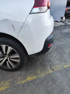 Foto de PARAGOLPES TRASERO PEUGEOT 3008 1.6 Blue-HDI FAP (120 CV / 88 KW)