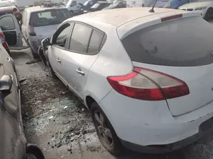 Foto de PASO RUEDA TRASERO IZQUIERDO RENAULT MEGANE III BERLINA 5P 2.0 16V (140 CV / 103 KW)