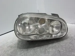 Foto de FARO DERECHO VOLKSWAGEN GOLF IV BERLINA (1J1)(10.1997) 1.6  (101 CV / 74 KW) referencia 67736940