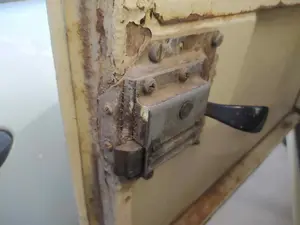 Foto de CERRADURA PUERTA DELANTERA IZQUIERDA LAND ROVER ROVER SANTANA ROVER (14,42 CVF)