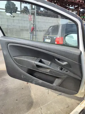 Foto de GUARNECIDO PUERTA DELANTERA IZQUIERDA FIAT GRANDE PUNTO (199) 1.4  (95 CV / 70 KW) referencia 0735418273