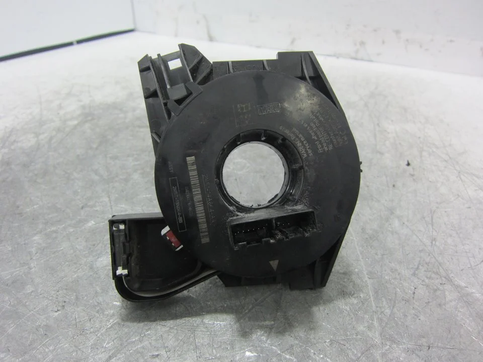Foto de ANILLO AIRBAG FORD FOCUS FAMILIAR (CAK) 1.8 TDCi CAT (101 CV / 74 KW) referencia 2M5T13N064