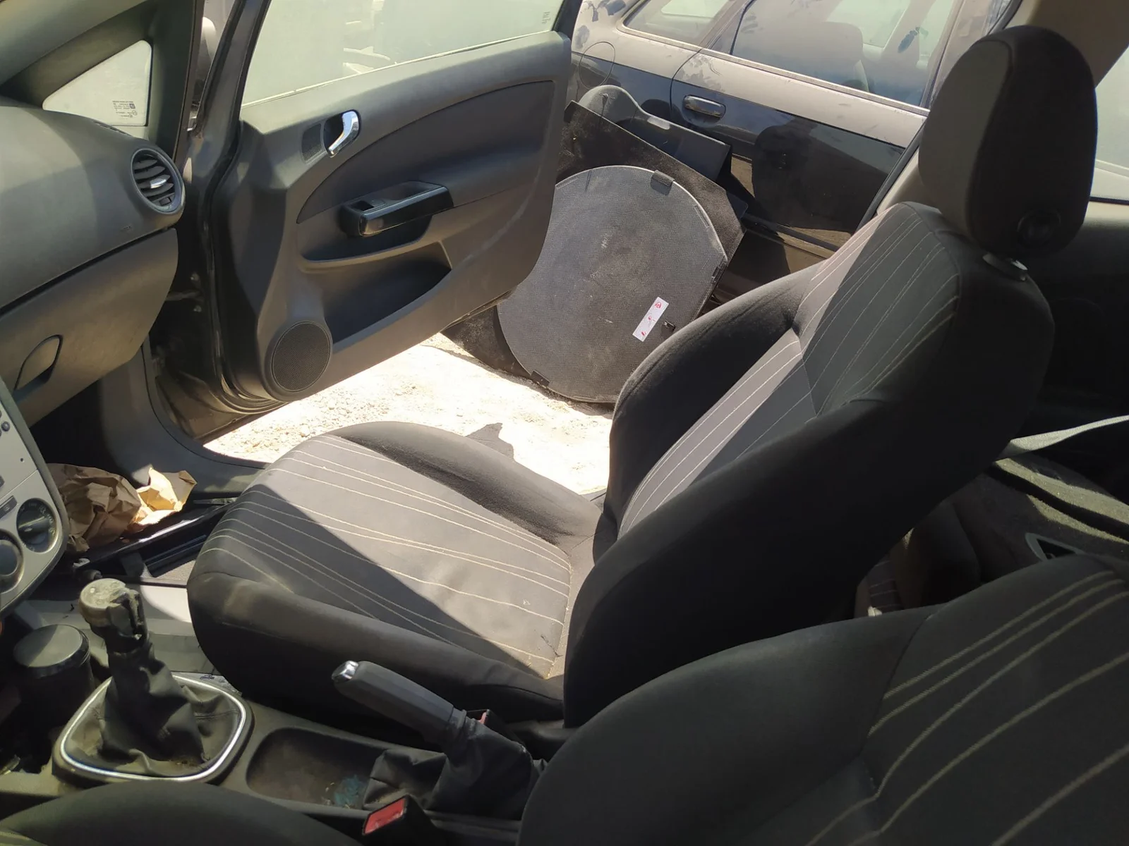 Foto de CINTURON SEGURIDAD DELANTERO DERECHO OPEL CORSA D 1.2 16V CAT (Z 12 XEP / LB4) (80 CV / 59 KW) referencia 13262567