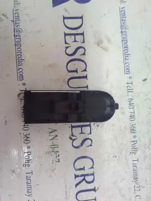 Foto de MANDO ELEVALUNAS DELANTERO DERECHO OPEL ASTRA H BERLINA 1.7 16V CDTI (101 CV / 74 KW) referencia 13228881 foto 2