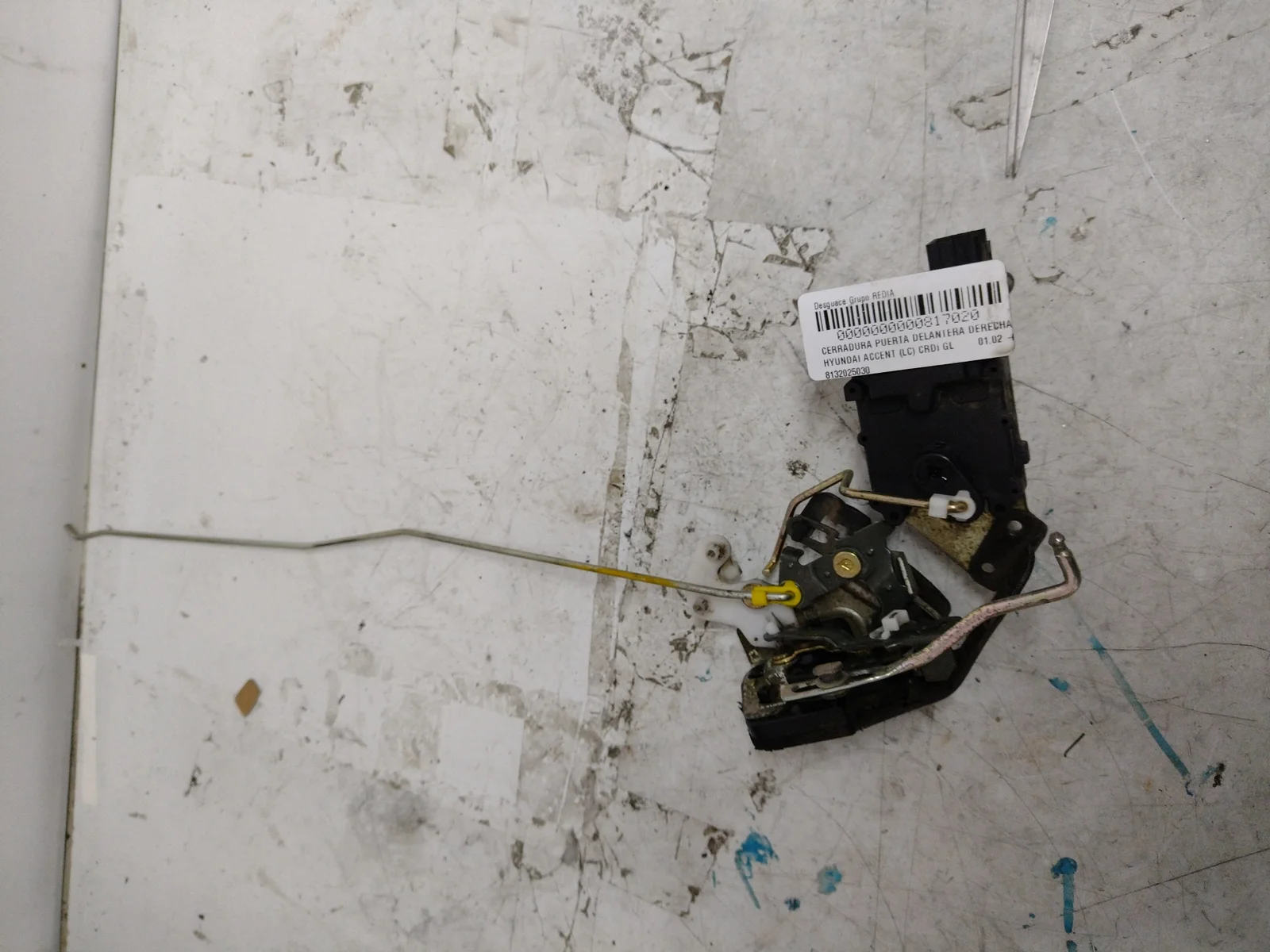 Foto de CERRADURA PUERTA DELANTERA DERECHA HYUNDAI ACCENT (LC) 1.5 CRDi CAT (82 CV / 60 KW) referencia 8132025030