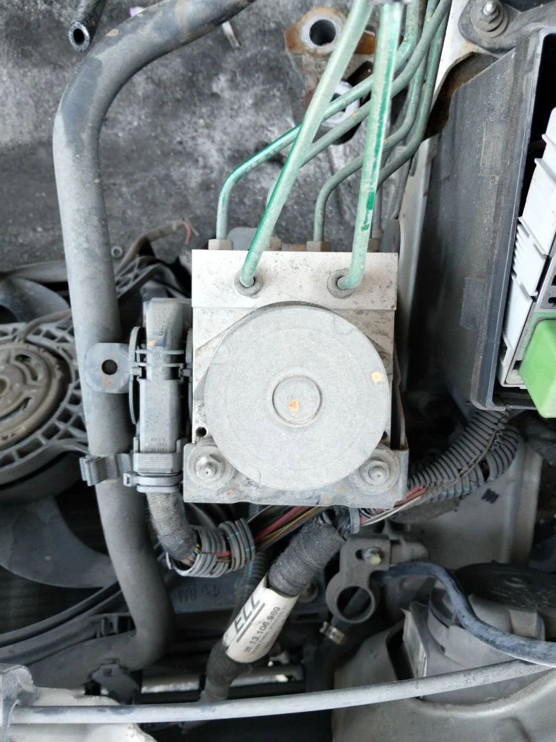 Foto de ABS OPEL CORSA C 1.2 16V CAT (Z 12 XE / LW4) (75 CV / 55 KW)