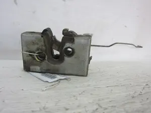 Foto de CERRADURA PUERTA DELANTERA DERECHA VOLKSWAGEN GOLF II (191/193) 1.6 Diesel (CR. JK. JP) (54 CV / 40 KW) referencia 191837016C
