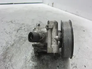 Foto de BOMBA DIRECCION VOLKSWAGEN PASSAT BERLINA (3B3) referencia 8E0145155N foto 5