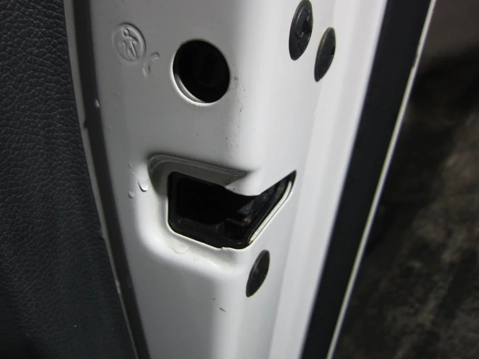 Foto de CERRADURA PUERTA TRASERA DERECHA VOLKSWAGEN GOLF VI (5K1)(10.2008) 1.6 TDI DPF (105 CV / 77 KW) referencia 5K4839016H