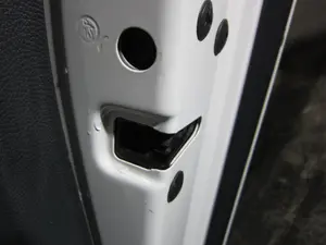 Foto de CERRADURA PUERTA TRASERA DERECHA VOLKSWAGEN GOLF VI (5K1)(10.2008) 1.6 TDI DPF (105 CV / 77 KW) referencia 5K4839016H