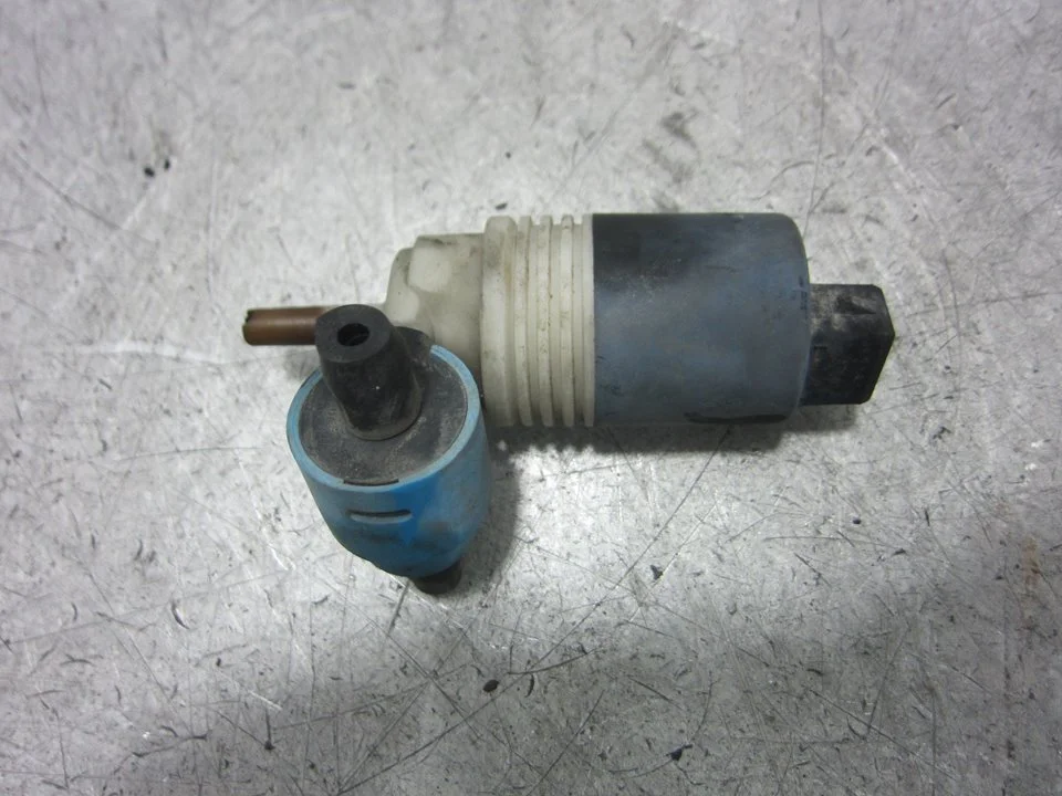 Foto de BOMBA LIMPIA VOLKSWAGEN GOLF III (1H1)(11.1991) 1.8 (75 CV / 55 KW) referencia 1H695565