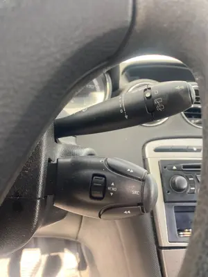 Foto de MANDO MULTIFUNCION PEUGEOT 308 1.6 16V HDi (90 CV / 66 KW) foto 3
