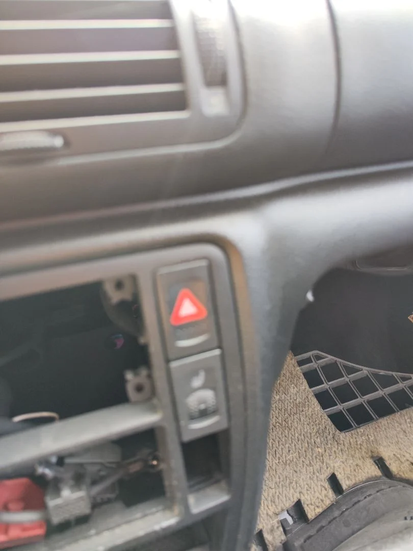 Foto de WARNING VOLKSWAGEN PASSAT VARIANT (3B5) 1.9 TDI (110 CV / 81 KW)