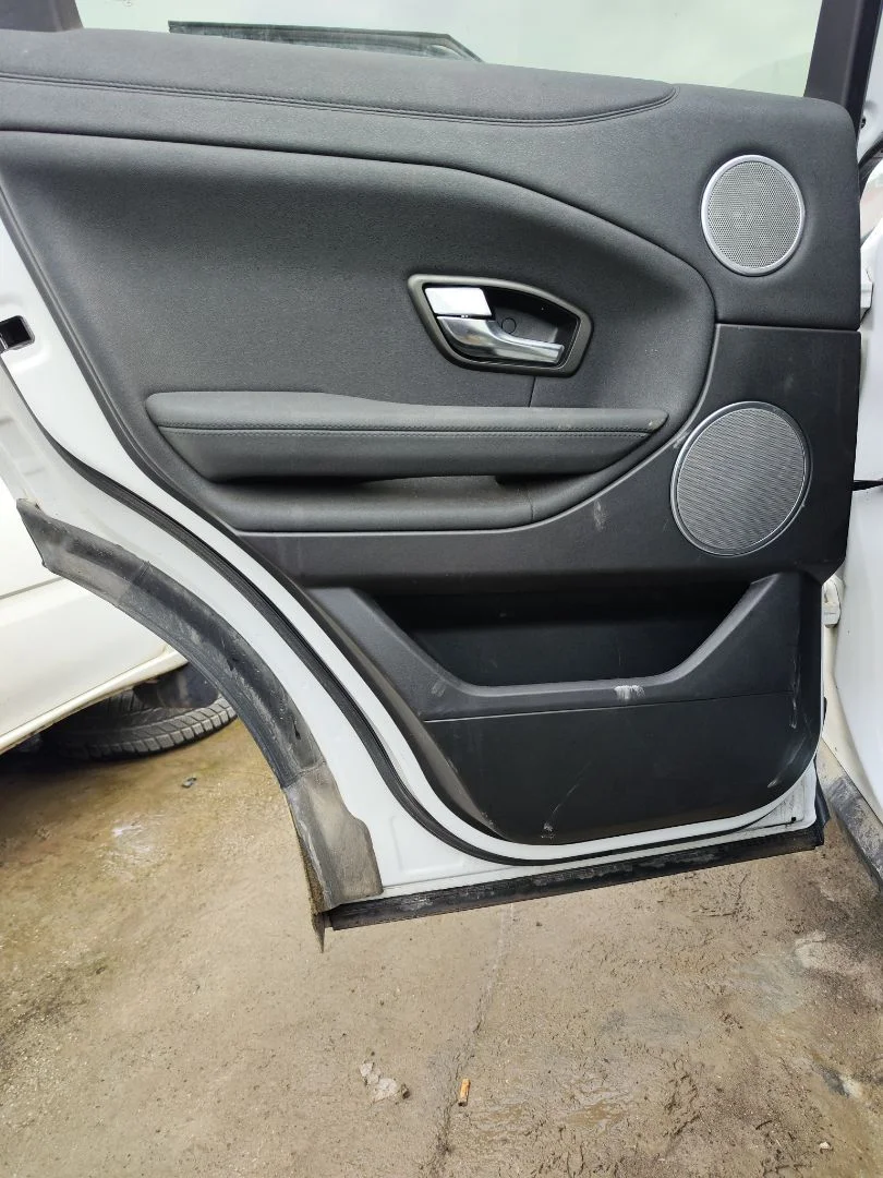 Foto de GUARNECIDO PUERTA TRASERA IZQUIERDA LAND ROVER RANGE ROVER EVOQUE 2.0 Td4 CAT (150 CV / 110 KW)