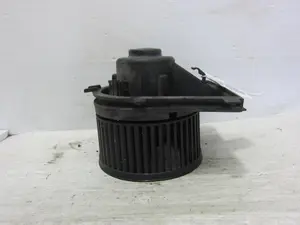 Foto de MOTOR CALEFACCION VOLKSWAGEN POLO III BERLINA (6N2) 1.4 16V (75 CV / 55 KW) referencia 1J1819021A foto 5