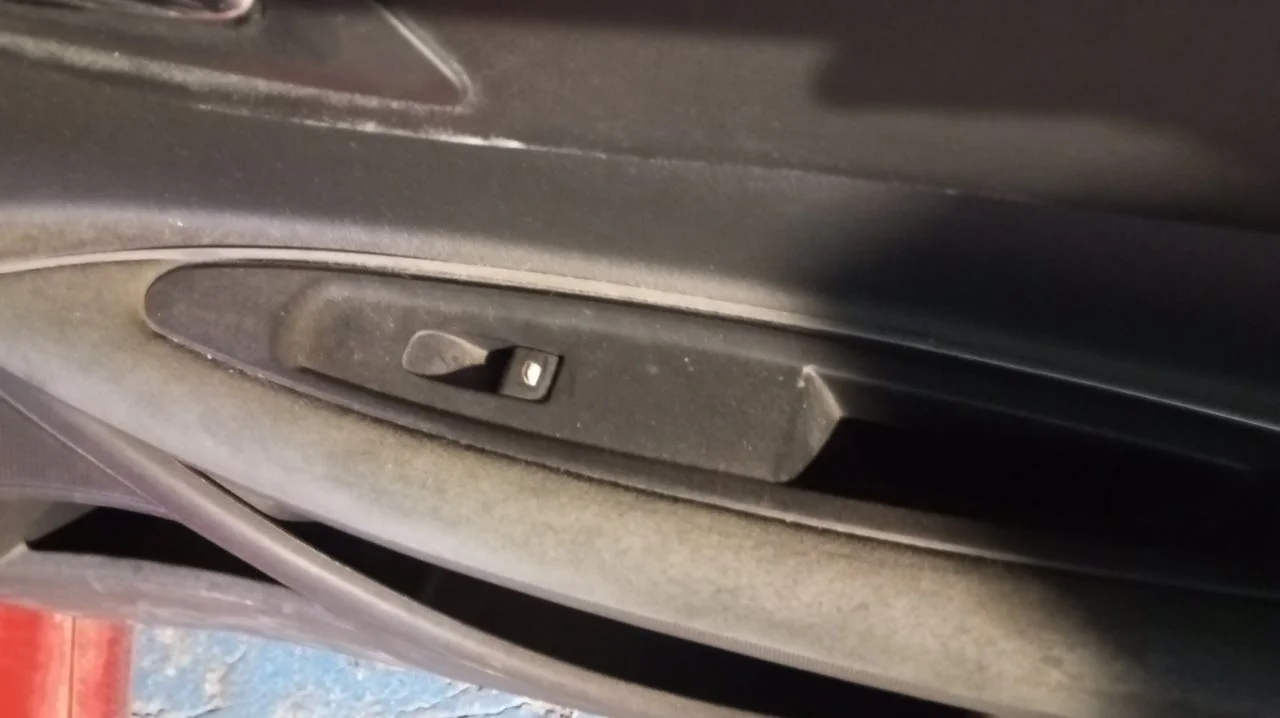 Foto de MANDO ELEVALUNAS DELANTERO DERECHO CITROEN C4 COUPE 1.6 HDi CAT (9HY / DV6TED4) (109 CV / 80 KW) referencia 96514656