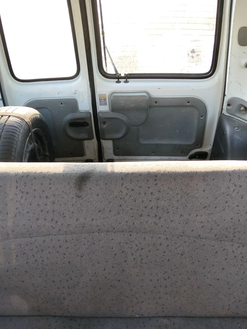 Foto de GUARNECIDO PORTON TRASERO RENAULT KANGOO I (F/KC0) 1.9 dCi Diesel CAT (84 CV / 62 KW)
