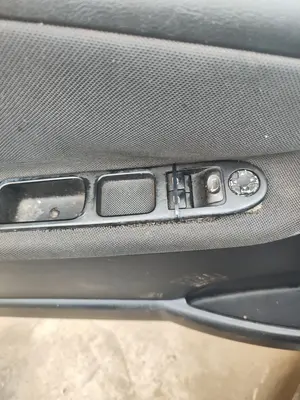 Foto de MANDO ELEVALUNAS DELANTERO IZQUIERDO PEUGEOT 207 CC CABRIO-COUPÉ 1.6 16V (120 CV / 88 KW)